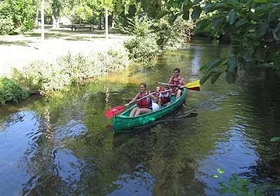 aire_de_rejallant_en_canoe_sur_la_charente.jpg